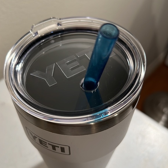 Nice condition White Yeti Tumbler. 30 oz - Picture 6 of 6